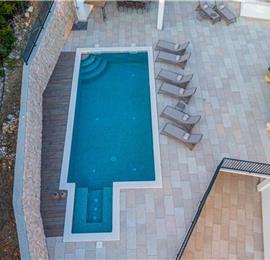 5 bedroom villa with pool near Crikvenica, sleeps 10